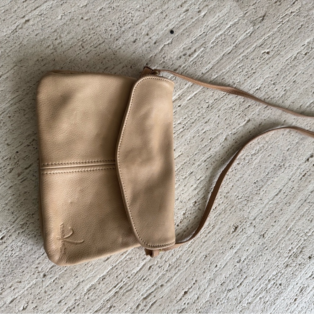 Elegant Tan Leather Crossbody Bag